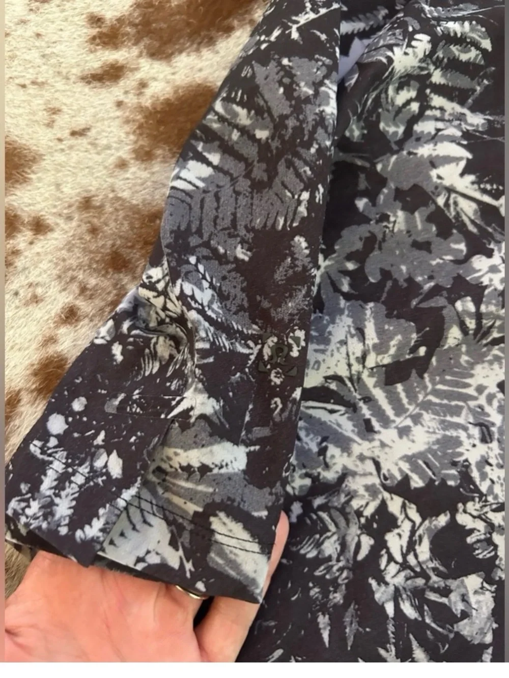 lululemon athletica Black & Gray Tropical-Print Swim Board Shorts
